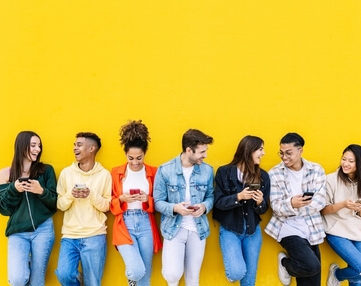 people-using-mobile-phones